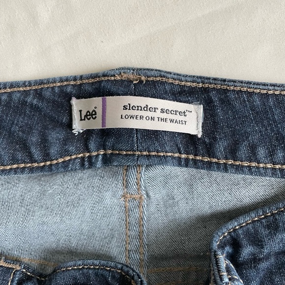 Like New Lee Slender Secret Jeans - Picture 4 of 5